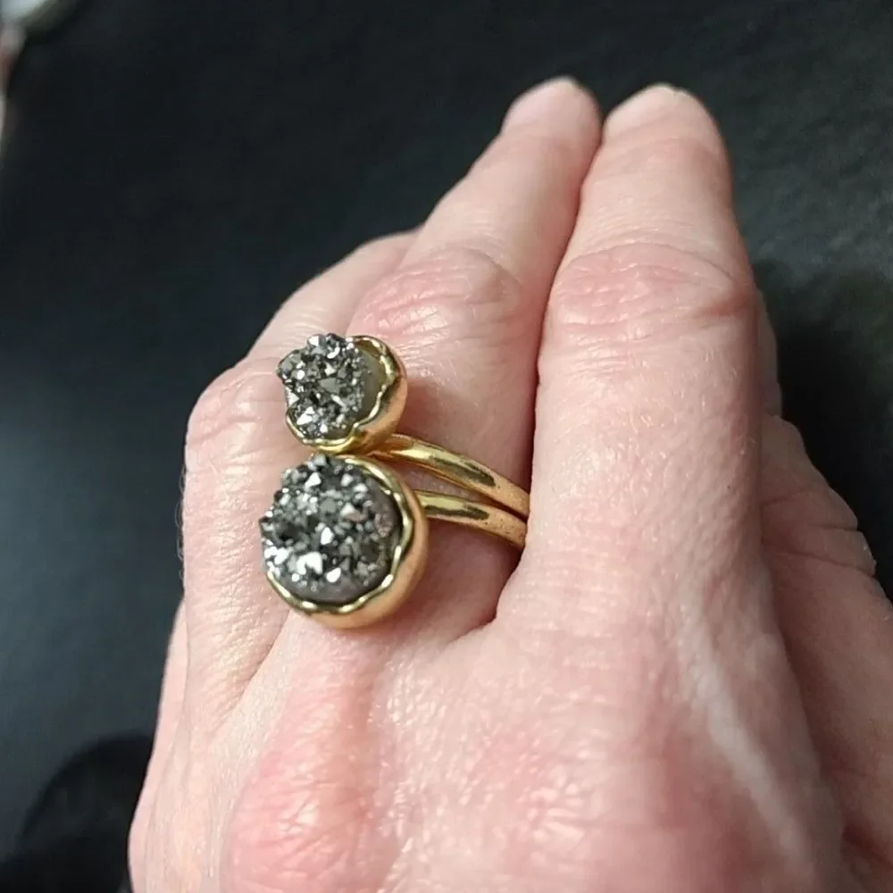 Gold tone sparkly druzy ring size 7